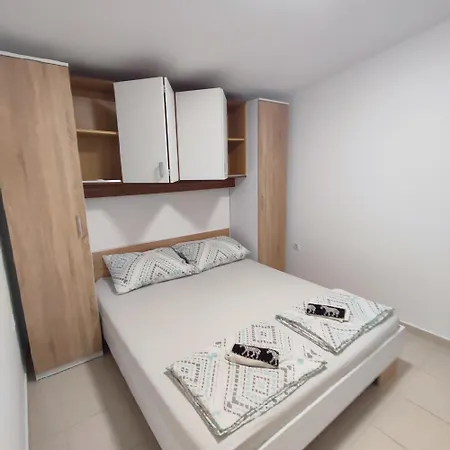 Delfin Apartman Vir