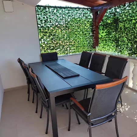 Delfin Apartman Vir