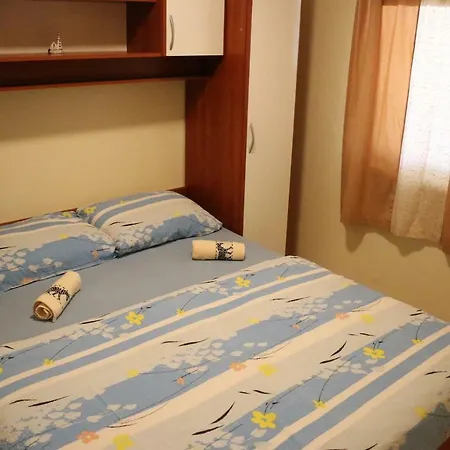 Delfin Apartman Vir