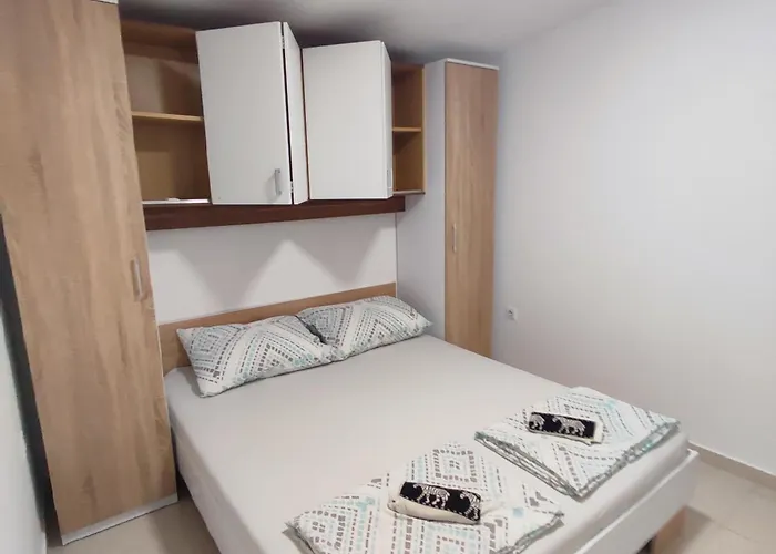 Delfin Apartman Vir