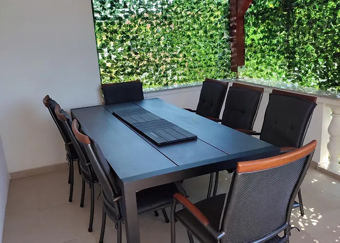 Delfin Apartman Vir