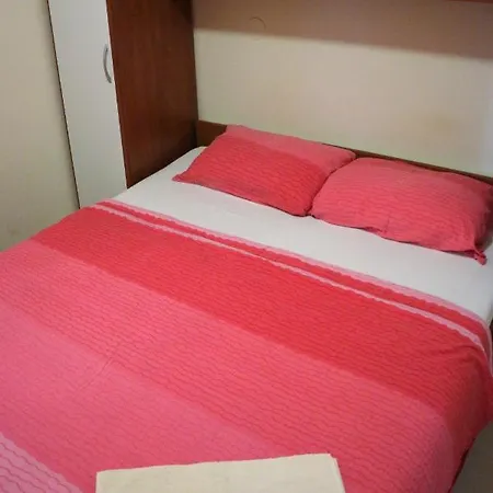 Delfin Apartman Vir