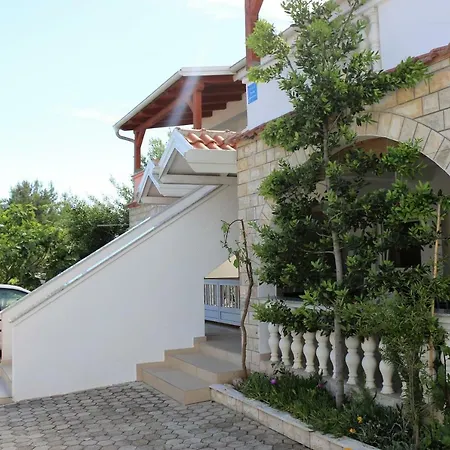 Delfin Apartment Vir