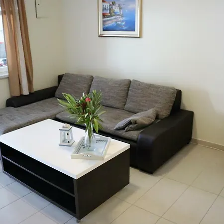 Delfin Apartment *
